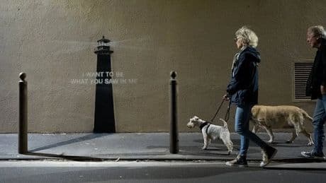 Banksy vuelve a las calles con una nueva obra, con frase incluida: &quot;Quiero ser lo que viste en mí&quot;