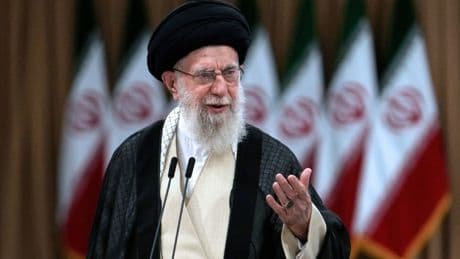 Liveblog Nahost: Israelischer Großangriff auf Iran – Chamenei kündigt Vergeltung an