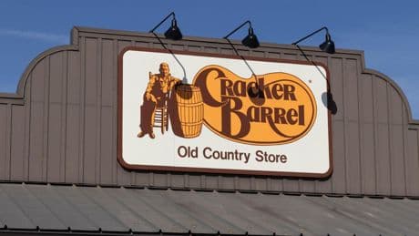 "Cracker Barrel": Restaurantkette knickt nach Trump-Kritik ein und kehrt zu altem Logo zurück