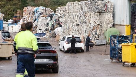 Hallan el cuerpo de un hombre en un contenedor de papel en A Coruña
