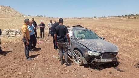 Midyat'ta virajı alamayan otomobil takla attı: 2 yaralı