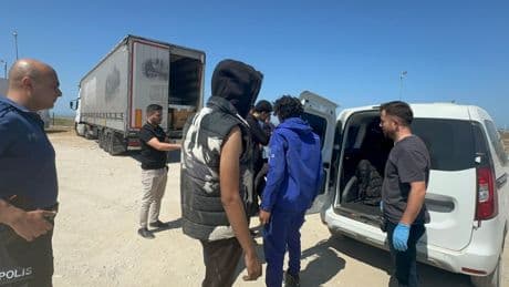 Trajikomik olay Sakarya'da yaşandı! İtalya’ya geldiklerini zannedip kaçmaya başladılar