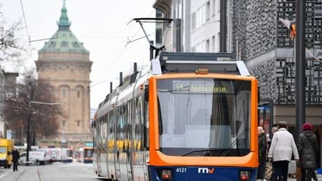 Mannheim: Fußgänger stirbt nach Zusammenstoß mit Straßenbahn