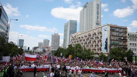À Varsovie, deux Pologne se sont défiées dans la rue quelques jours avant la présidentielle