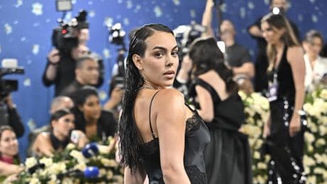 El debut soñado de Georgina Rodríguez en la gala Met con un diseño fiel a su estilo y maquillaje tendencia: “Eres un icono de moda”