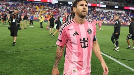 Lionel Messi blinkt weer uit bij Inter Miami en verbreekt doelpuntenrecord Cristiano Ronaldo