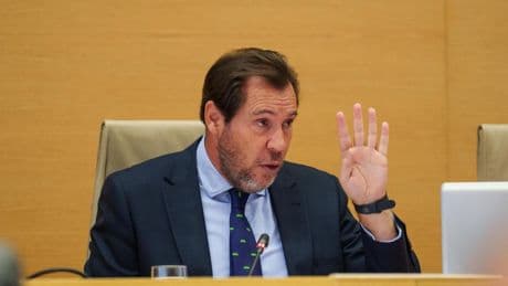 Puente asegura que es necesario comprar más trenes para mejorar el servicio de Renfe y evitar más caos ferroviarios