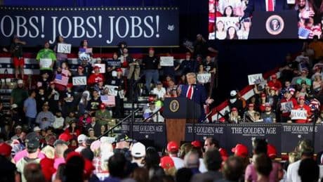 Donald Trump revendique son bilan après cent jours de mandat