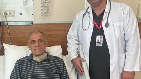 Sigara bağımlısı çifte ameliyatla iki kanserden kurtuldu