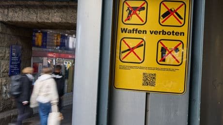 Attacke am Hauptbahnhof: Innenministerium: Tatverdächtige gebürtig aus Niedersachsen