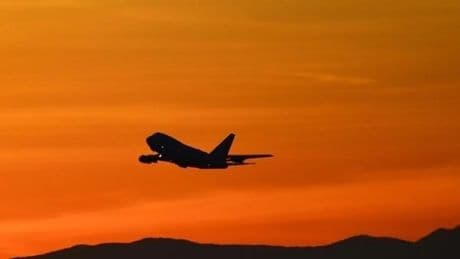 İran hava sahası uluslararası transit uçuşlara 24 saat açıldı