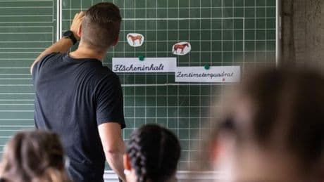 Bildungsgewerkschaft fordert Meldestellen und Maßnahmen gegen demokratiefeindliche Lehrkräfte