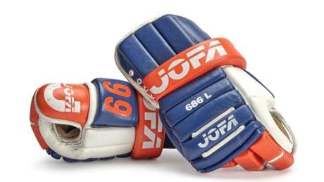 Gloves worn by Wayne Gretzky during his last Stanley Cup run with the Oilers up for auction