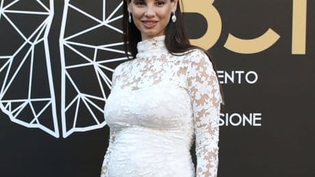 Francesca Chillemi festeggia 40 anni con il pancione. Il nuovo compagno Eugenio Grimaldi: "Ho sconfitto una brutta malattia, pronto a diventare papà"