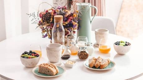 Qual è l'orario giusto per fare colazione in estate secondo la scienza