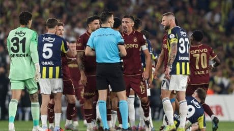 Fenerbahçe- Trabzonspor derbisi New York Times manşetinde: Trabzonspor'un golü şeytani bir VAR kararıyla iptal edildi