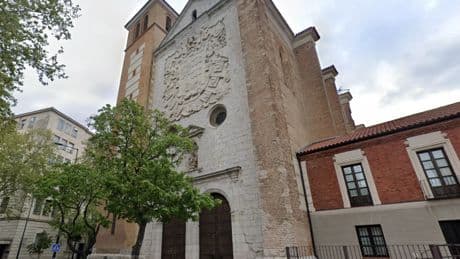 La iglesia con el escudo de piedra más grande del mundo está en España: un templo del siglo XVI