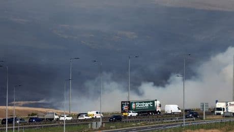 M62 chaos as massive moor fire breaks out with residents warned 'avoid the area'