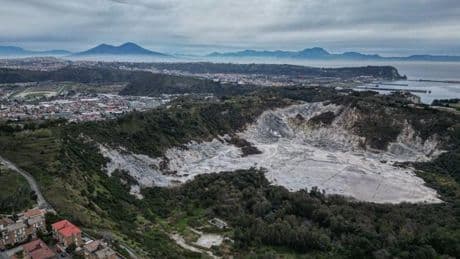 Rester ou fuir le volcan ? Le dilemme des habitants de la baie de Naples