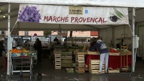 Octogénaire agresssée à Cannes: la justice annule la décision de la mairie de retirer la place de marché au père d'un des jeunes