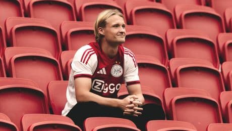 Volwassen geworden Dolberg terug bij Ajax: 'Ook in België was hij een enigma'