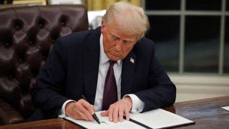 Trump, tarife krizinde ‘ilk büyük anlaşmayı’ İngiltere’yle yaptıklarını duyurdu