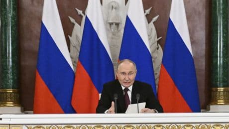 Putin lanza un guiño a Trump proponiendo conversaciones directas con Ucrania el 15 de mayo y Zelenski pide que confirme el alto el fuego a partir de mañana