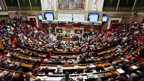 Fransa'da güvenoyu alamayan Başbakan Bayrou'nun hükümeti düştü