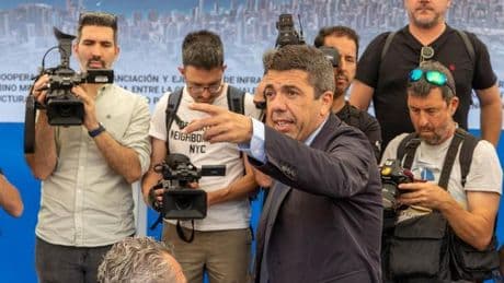 Mazón promete que las víctimas de la dana tendrán "prioridad" sobre los afectados en la investigación de Corts