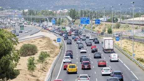 La maniobra multada con 200 euros que la DGT permitirá en esta carretera durante el puente del 15 de agosto