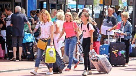 Rus turistler Ege'yi değil Akdeniz'i tercih ediyor! Ruslar o ilçemize akın akın geliyor