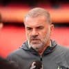 Spurs-trainer Postecoglou haalt stevig uit naar journalist in aanloop van finale: “Ik ben geen clown”