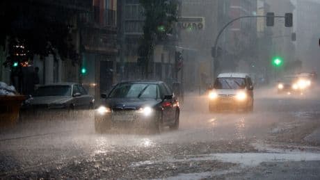 AEMET activa avisos por tormentas con granizo y viento en Aragón, Cataluña, Valencia, Murcia y Baleares