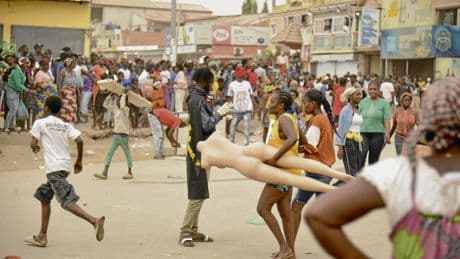 Streichung von Subventionen | Proteste und Ausschreitungen in Luanda