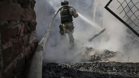 Krieg in der Ukraine: Russland: Öllager in Sotschi brennt nach ukrainischem Drohnenangriff