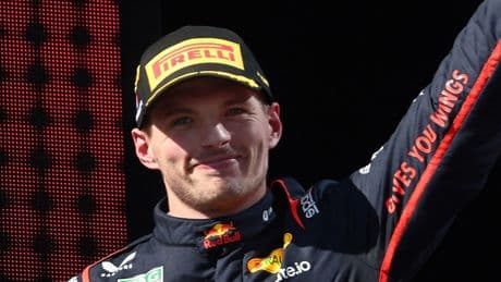 Verstappen houdt McLarens achter zich: zijn vierde zege op rij in Imola