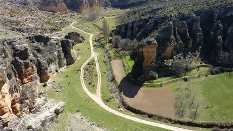La ruta por los pueblos a la orilla del río Gritos en el corazón de Cuenca