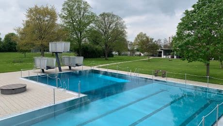 Opfer sind 10 Jahre alt - Mit 4,21 Promille! Mann begrapscht 3 Mädchen im Freibad