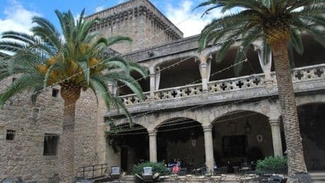 Raquel Sánchez: «Se identifica Paradores con clichés de turismo senior y elitista que hay que superar»