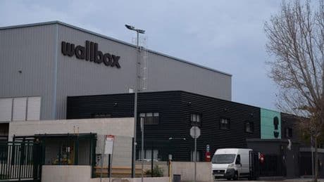 Wallbox sufre una fuga de consejeros, cronifica sus pérdidas y se asoma al abismo