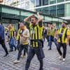 Politie arresteert Fenerbahçe-fan die paal op hoofd van man in De Kuip gooide