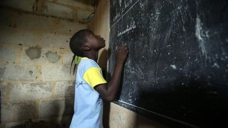 En Côte d’Ivoire, le déclin des langues locales : « Oublier est un dessouchement »