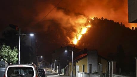 Incendios en España, en directo | Alarma extrema en decenas de municipios de León y preocupan varios fuegos en Galicia y Asturias