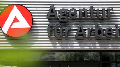 Zahl der Arbeitslosen steigt im Juli auf fast drei Millionen