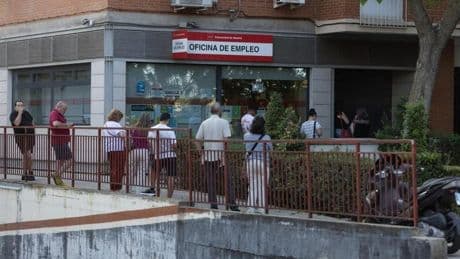 Una experta del SEPE aclara la gran duda sobre el subsidio de mayores de 52 años y la declaración de la renta