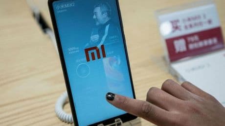 OCU denuncia a Xiaomi por engaño: compras un móvil con dos tablets de regalo y solo llega una