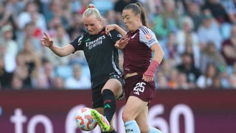 Inglaterra prohíbe a las mujeres transgénero competir en el fútbol femenino