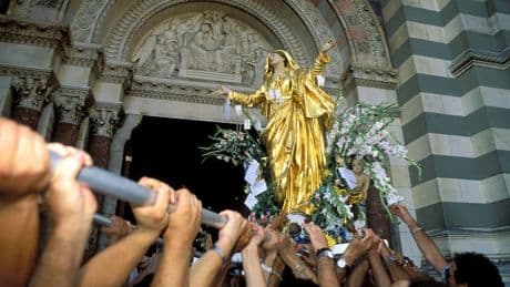 Pourquoi le 15 août est-il un jour férié?