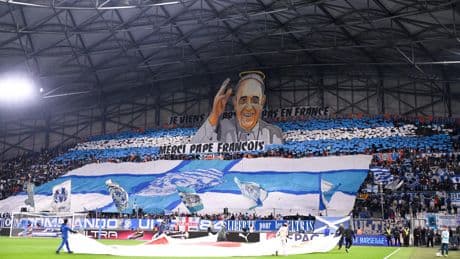 Marseille-Brest : en image, le magnifique tifo en hommage au pape François
