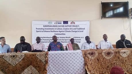 L'Ue finanzia il wrestling in Gambia: mezzo milione di euro per "combattere" il clima